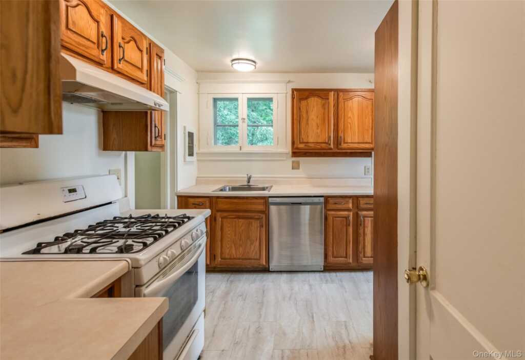 46 N Parsonage Street, Rhinebeck, NY 12572 - Photo 19 of 49