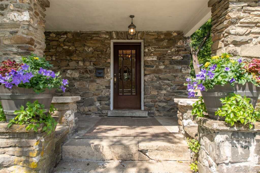 46 N Parsonage Street, Rhinebeck, NY 12572 - Photo 5 of 49