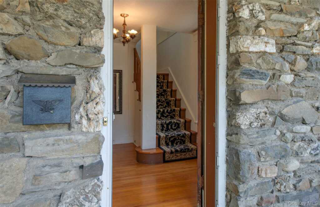 46 N Parsonage Street, Rhinebeck, NY 12572 - Photo 7 of 49