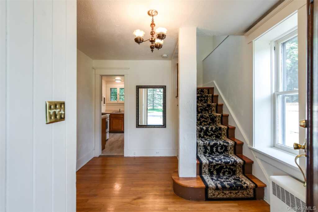 46 N Parsonage Street, Rhinebeck, NY 12572 - Photo 8 of 49