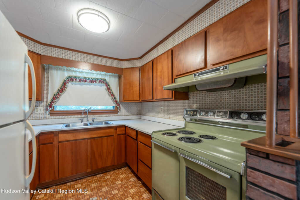 463 Main Street, Saugerties, NY 12477 - Photo 10 of 32