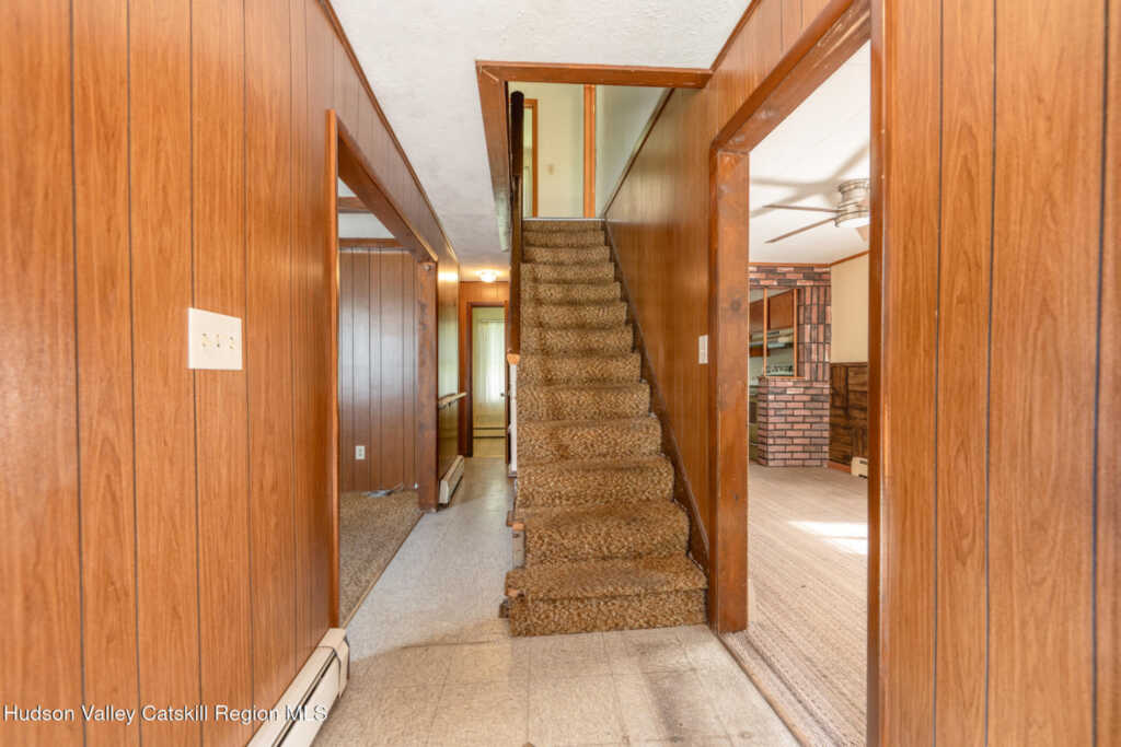 463 Main Street, Saugerties, NY 12477 - Photo 3 of 32