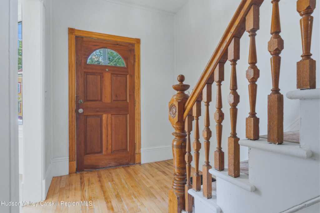 160 Washington Avenue, Kingston, NY 12401 - Photo 4 of 17