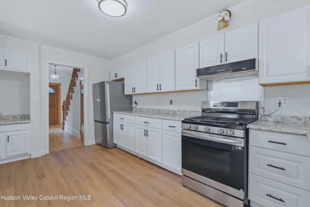 160 Washington Avenue, Kingston, NY 12401 - Photo 5 of 17