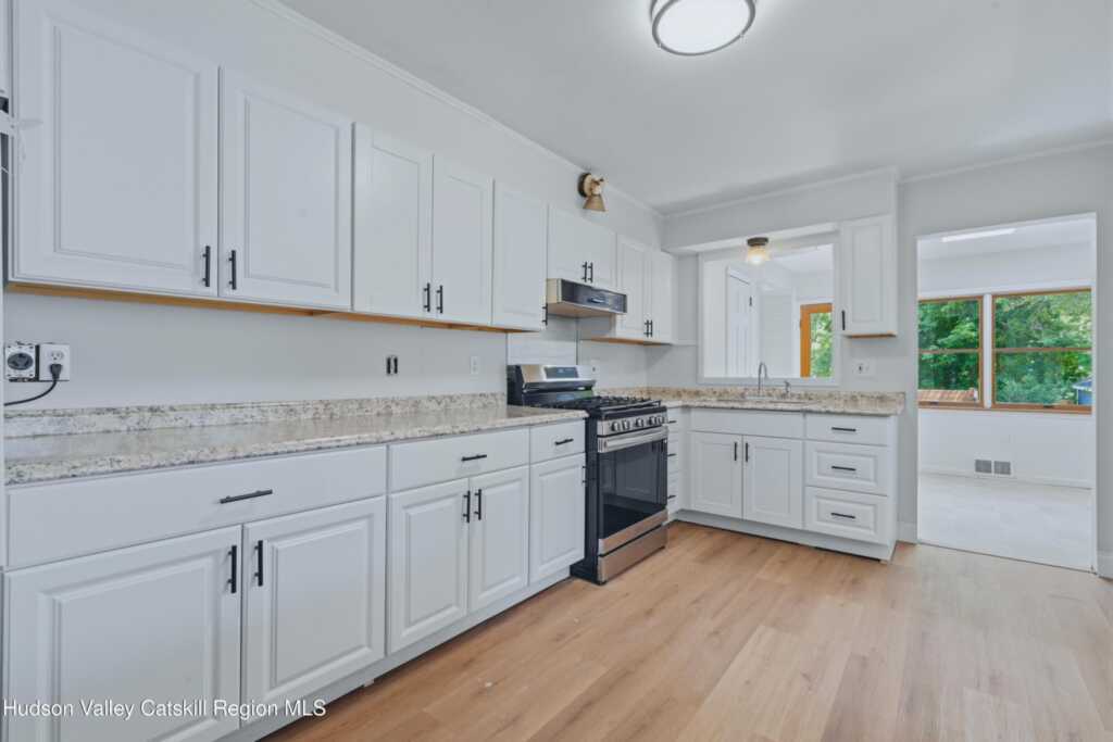 160 Washington Avenue, Kingston, NY 12401 - Photo 7 of 17