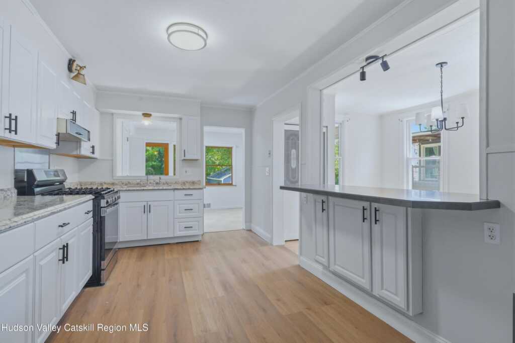160 Washington Avenue, Kingston, NY 12401 - Photo 8 of 17