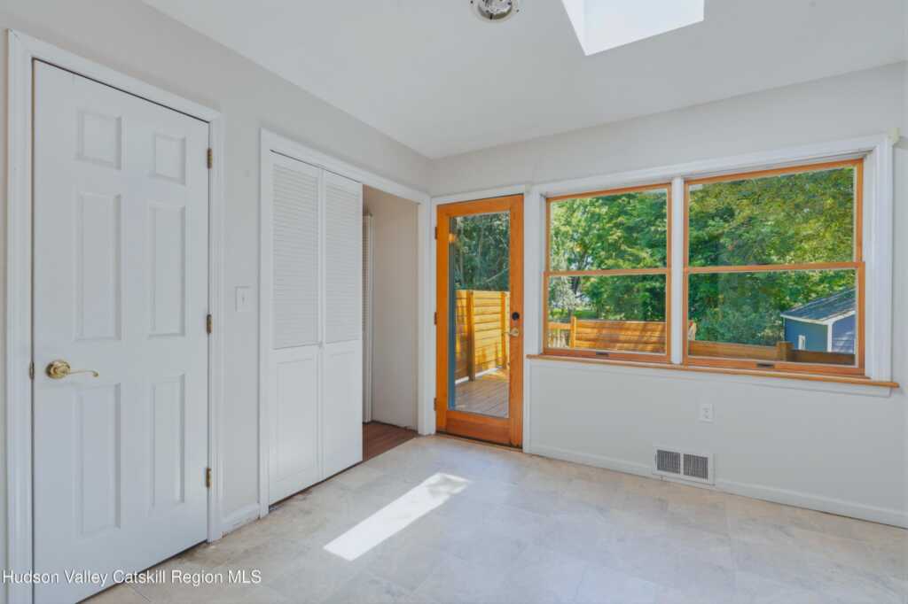 160 Washington Avenue, Kingston, NY 12401 - Photo 9 of 17