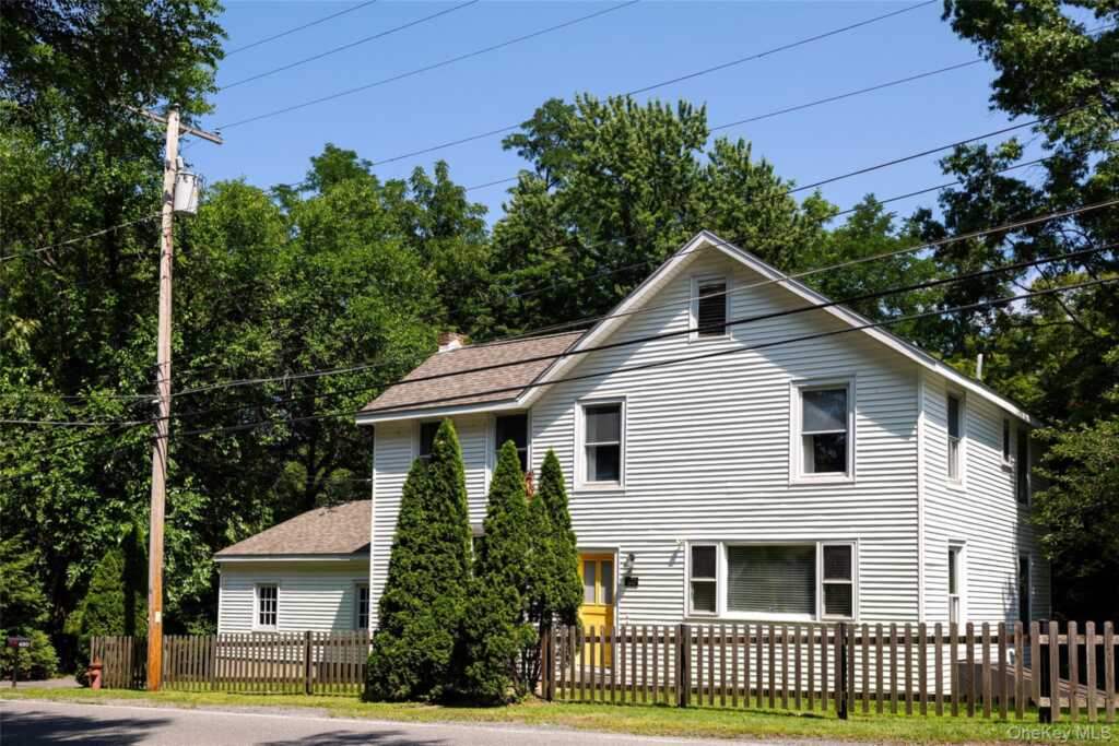 420 Rhinecliff Road, Rhinebeck, NY 12572 - Photo 2 of 35