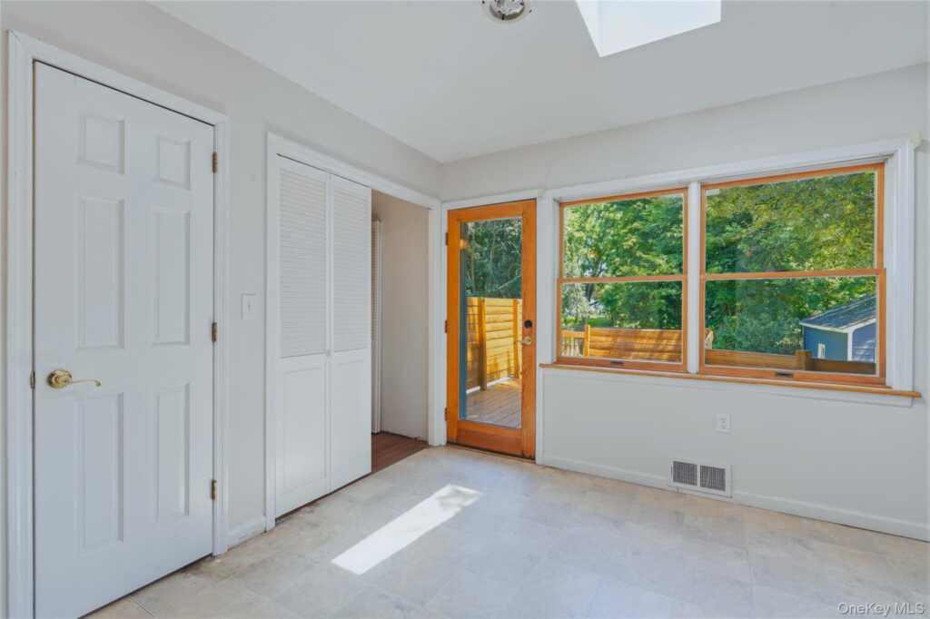 160 Washington Avenue, Kingston, NY 12401 - Photo 10 of 20