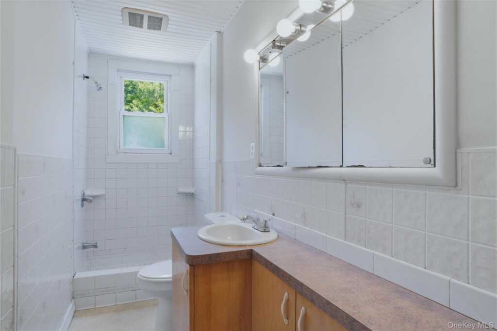 160 Washington Avenue, Kingston, NY 12401 - Photo 12 of 20
