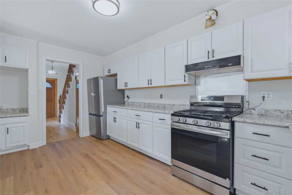160 Washington Avenue, Kingston, NY 12401 - Photo 6 of 20