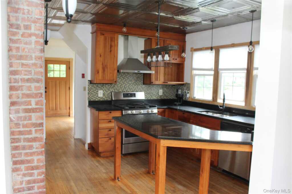 295 Lucas Avenue, Kingston, NY 12401 - Photo 9 of 25