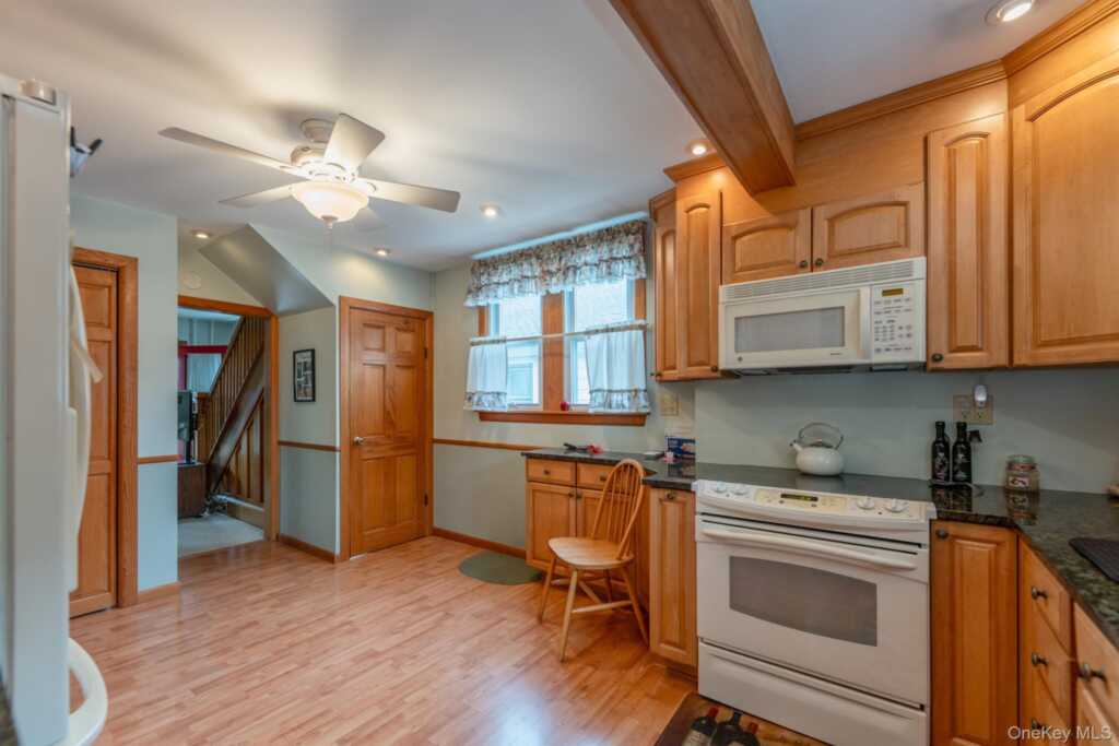 284 Clifton Avenue, Kingston, NY 12401 - Photo 14 of 38