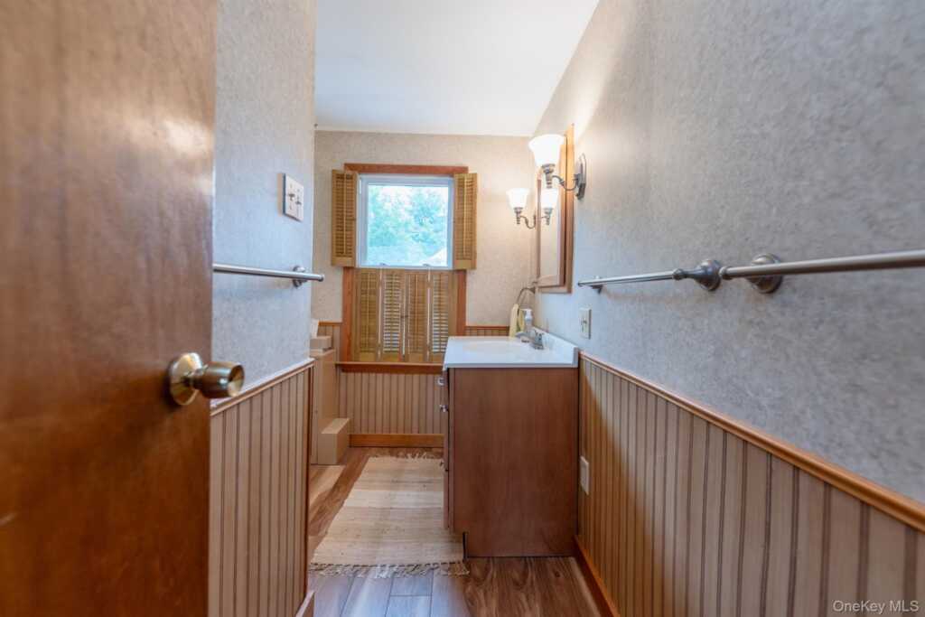 284 Clifton Avenue, Kingston, NY 12401 - Photo 22 of 38