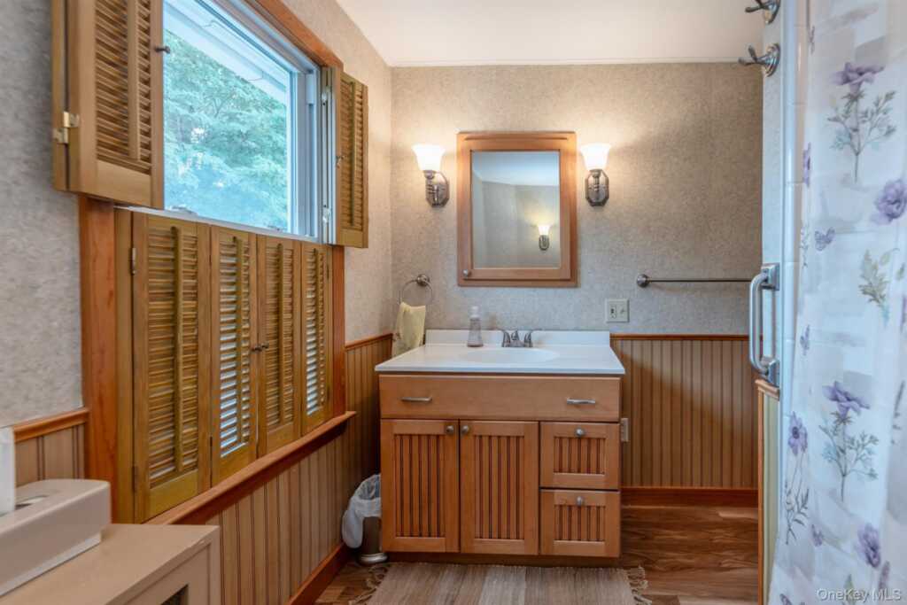 284 Clifton Avenue, Kingston, NY 12401 - Photo 23 of 38