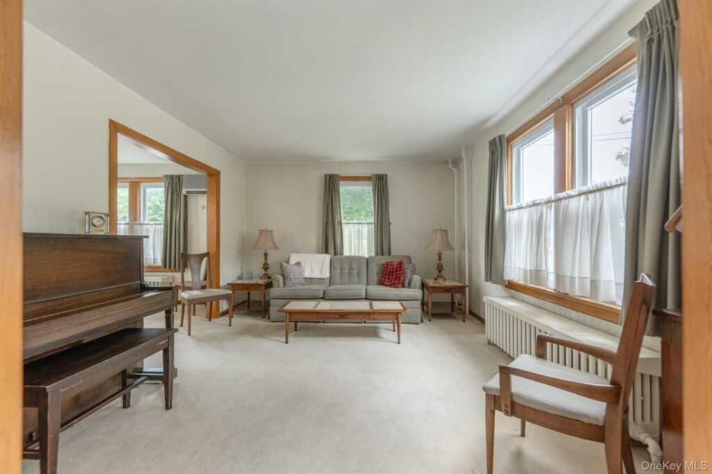 284 Clifton Avenue, Kingston, NY 12401 - Photo 5 of 38