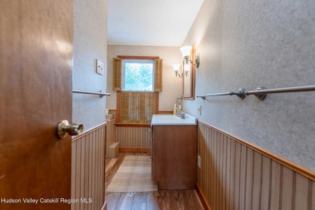 284 Clifton Avenue, Kingston, NY 12401 - Photo 21 of 38