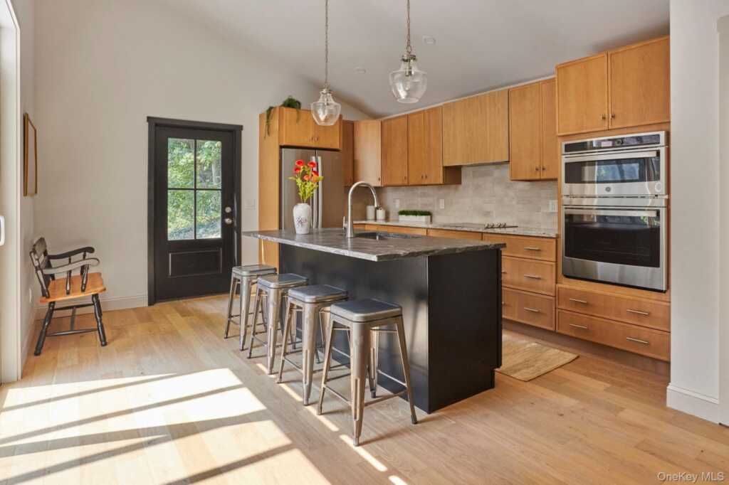621 Milan Hollow Road, Rhinebeck, NY 12572 - Photo 6 of 28