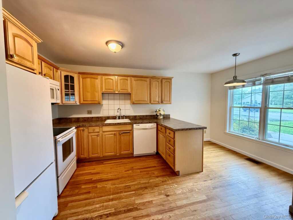 73 Sandalwood Lane, Rhinebeck, NY 12572 - Photo 3 of 20