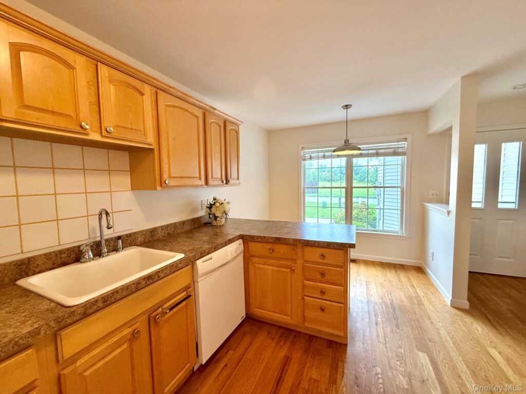 73 Sandalwood Lane, Rhinebeck, NY 12572 - Photo 4 of 20