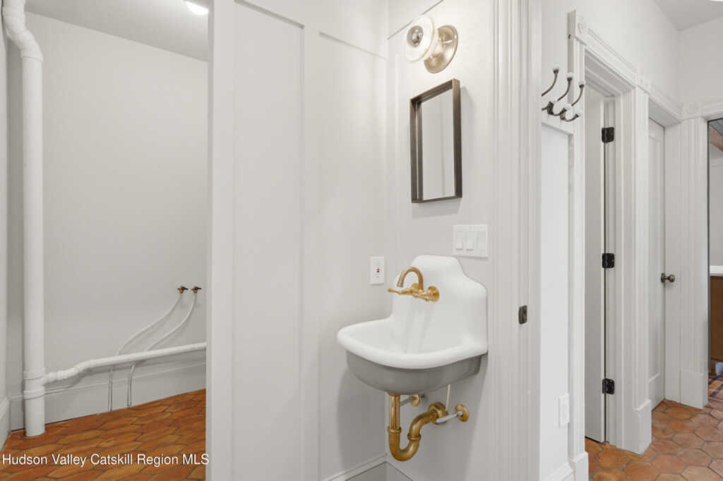 31 Stuyvesant Street, Kingston, NY 12401 - Photo 20 of 46