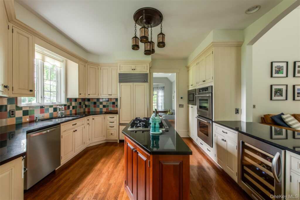 6 Stanford Court, Rhinebeck, NY 12572 - Photo 10 of 50