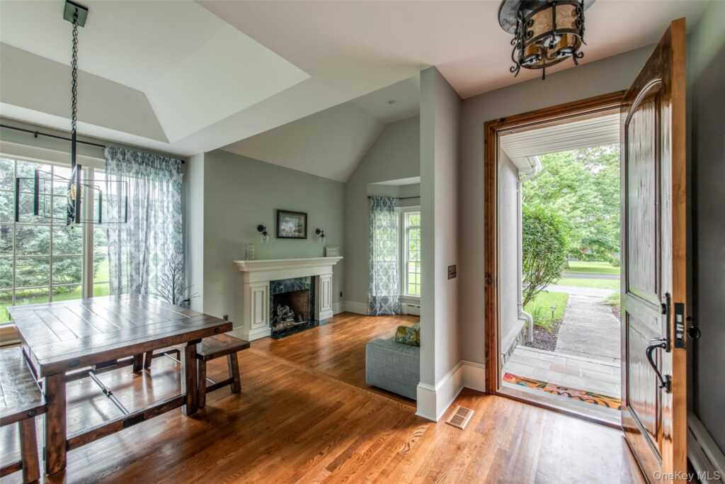 6 Stanford Court, Rhinebeck, NY 12572 - Photo 4 of 50