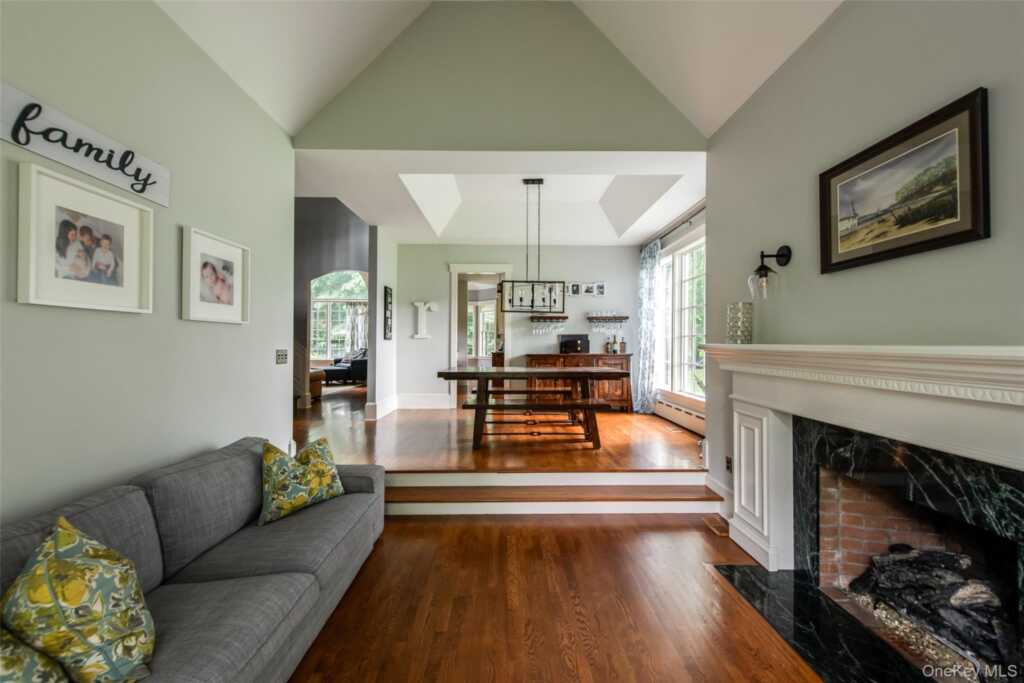 6 Stanford Court, Rhinebeck, NY 12572 - Photo 5 of 50