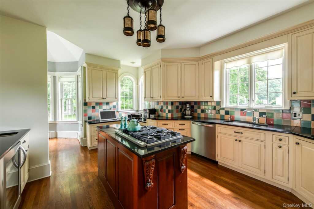 6 Stanford Court, Rhinebeck, NY 12572 - Photo 7 of 50