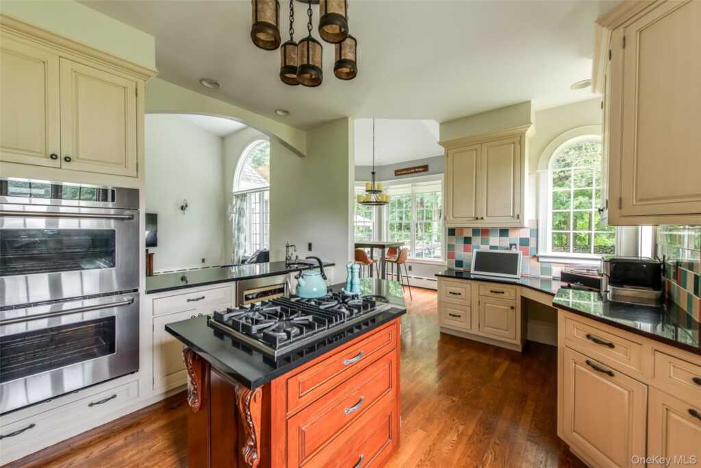 6 Stanford Court, Rhinebeck, NY 12572 - Photo 8 of 50