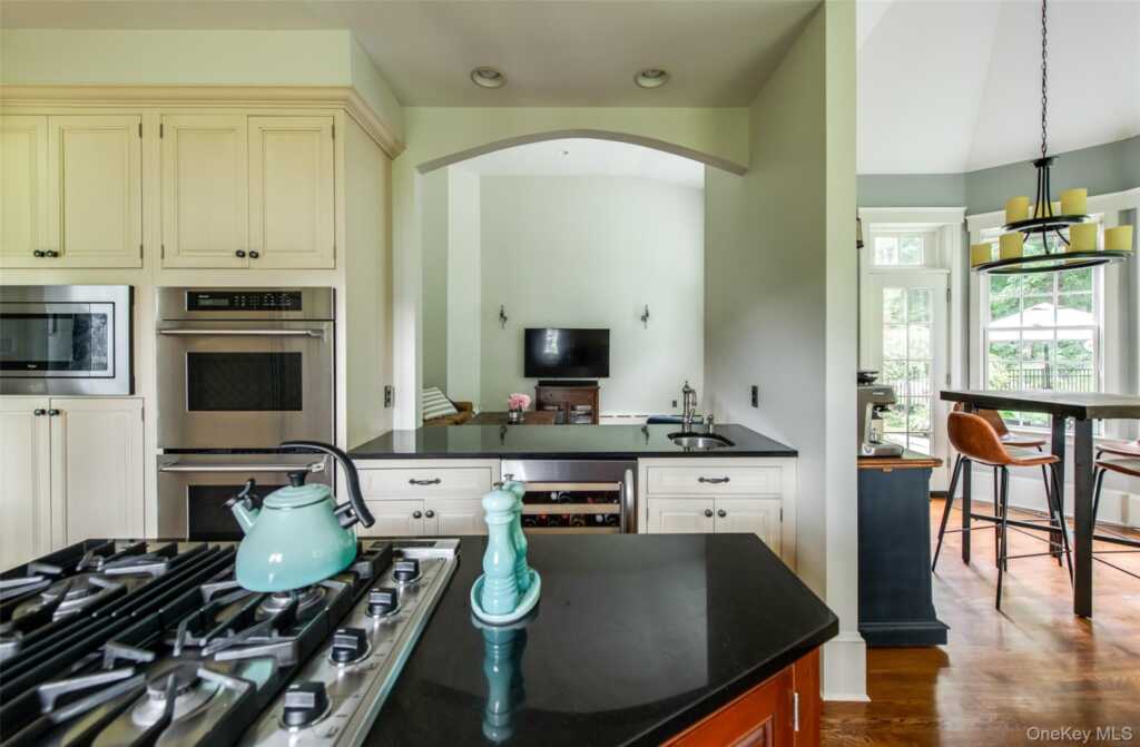 6 Stanford Court, Rhinebeck, NY 12572 - Photo 9 of 50