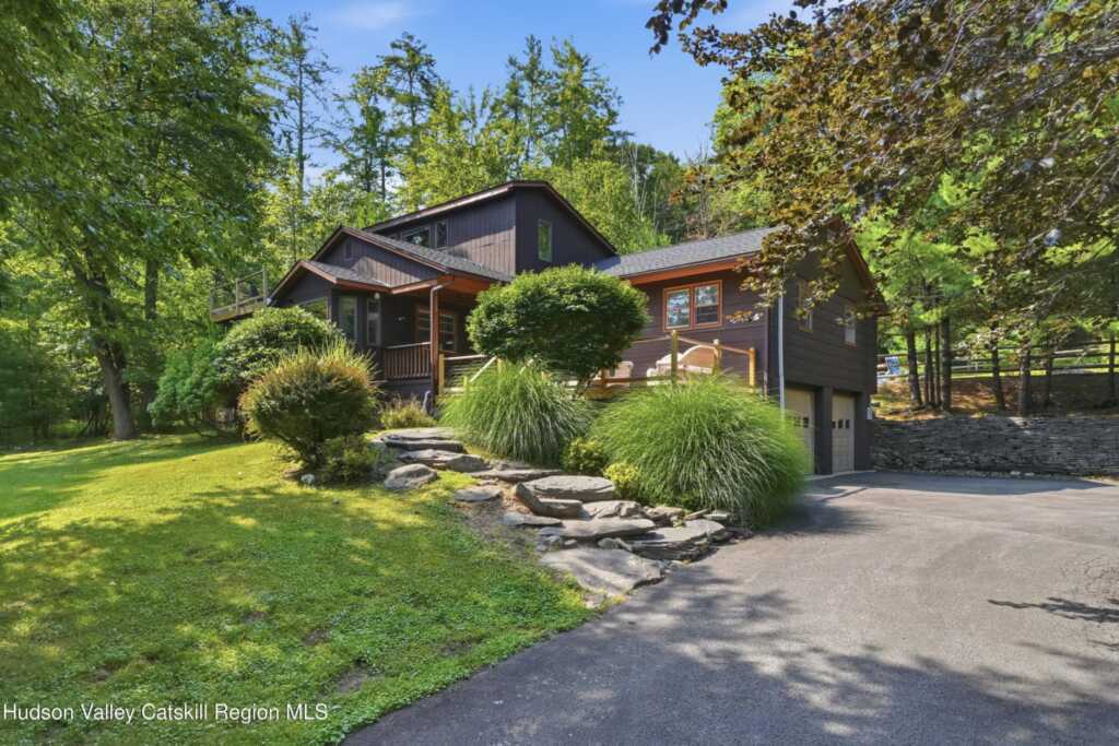 15 Upper West Ohayo Mountain Road, Woodstock, NY 12409