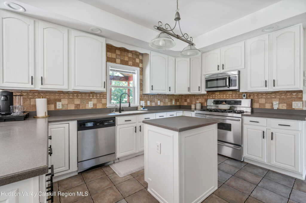 21 Easy Street, Hurley, NY 12443 - Photo 8 of 45