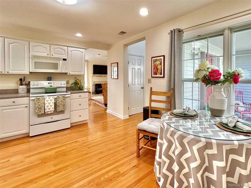 202 Cinnamon Circle, Rhinebeck, NY 12572 - Photo 11 of 35