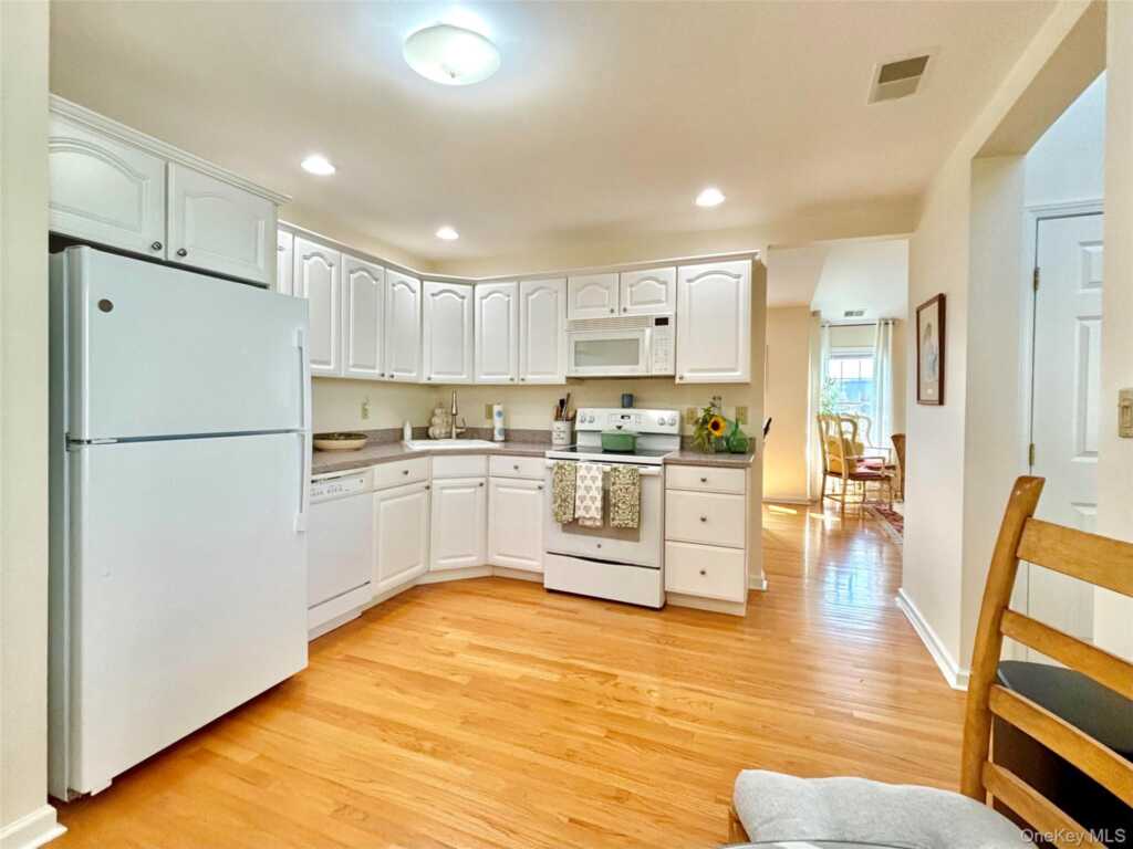 202 Cinnamon Circle, Rhinebeck, NY 12572 - Photo 12 of 35