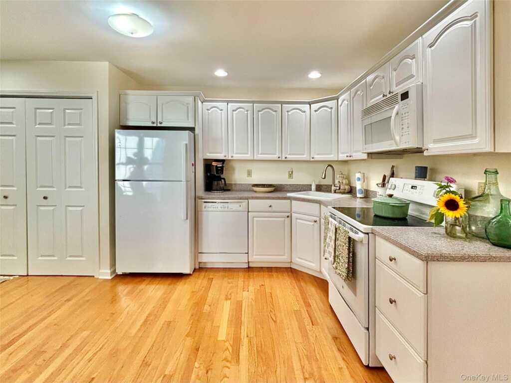 202 Cinnamon Circle, Rhinebeck, NY 12572 - Photo 14 of 35