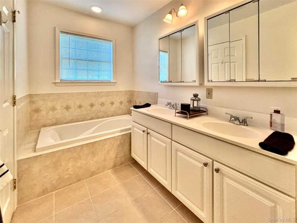 202 Cinnamon Circle, Rhinebeck, NY 12572 - Photo 19 of 35