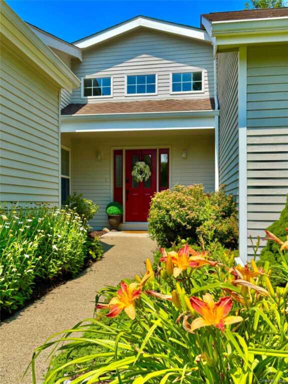 202 Cinnamon Circle, Rhinebeck, NY 12572 - Photo 2 of 35