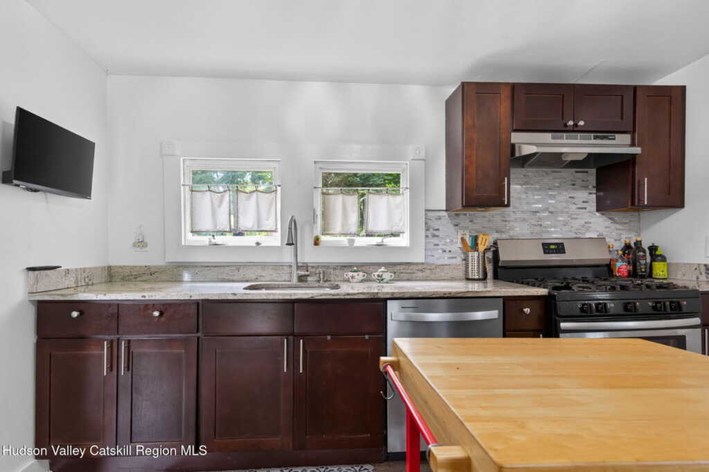 823 First Avenue, Kingston, NY 12401 - Photo 10 of 28