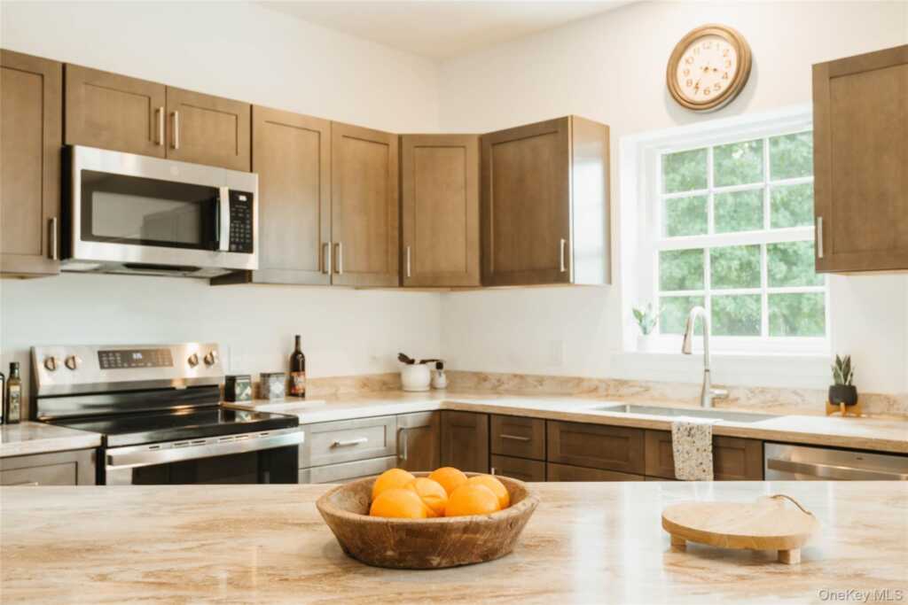 315 4th Avenue, Kingston, NY 12401 - Photo 4 of 23