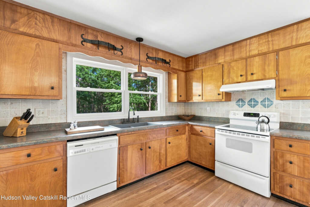 436 Dug Hill Road, Hurley, NY 12443 - Photo 12 of 30