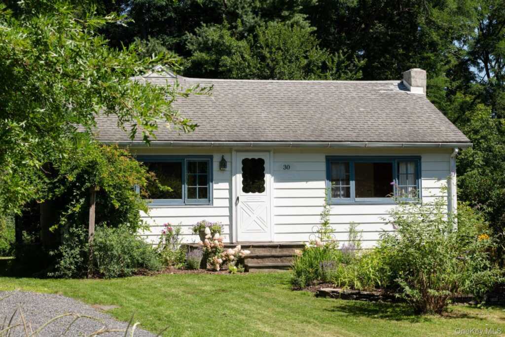 30 Locust Grove Road, Rhinebeck, NY 12572