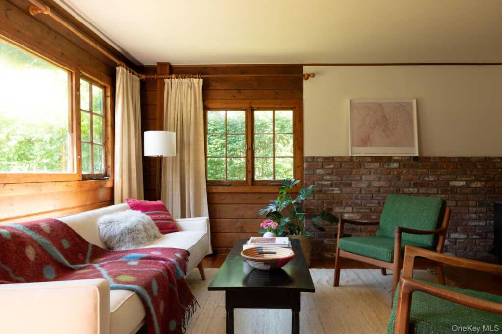 30 Locust Grove Road, Rhinebeck, NY 12572 - Photo 3 of 16