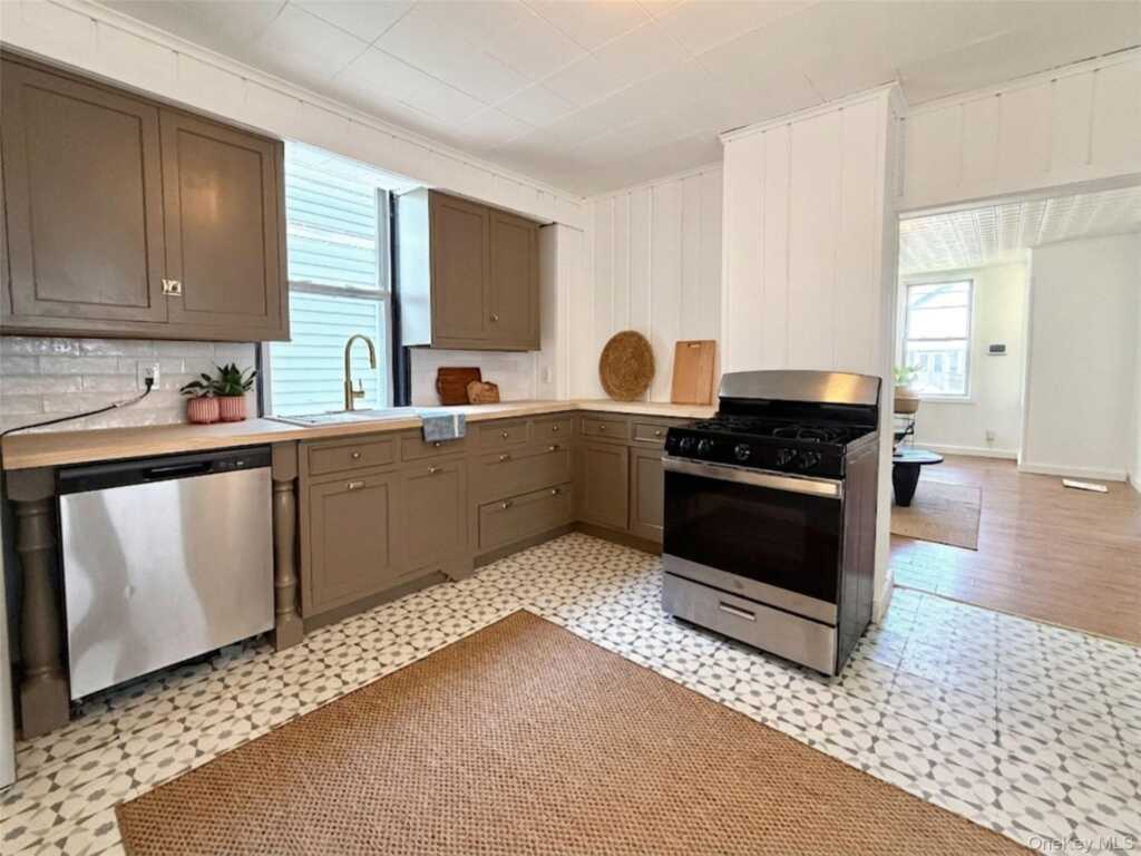 48 Elmendorf Street, Kingston, NY 12401 - Photo 5 of 21