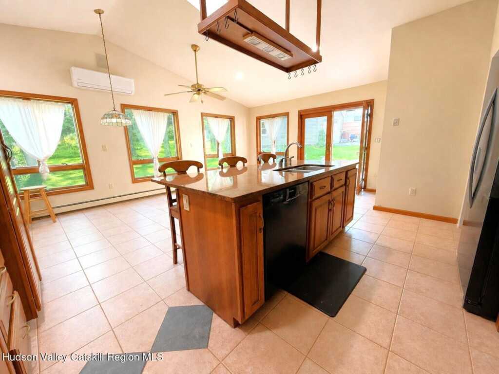 112 Glen Street, Kingston, NY 12401 - Photo 6 of 19