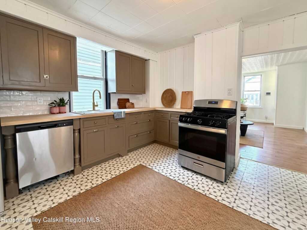 48 Elmendorf Street, Kingston, NY 12401 - Photo 4 of 20