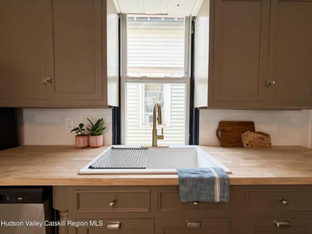 48 Elmendorf Street, Kingston, NY 12401 - Photo 6 of 20