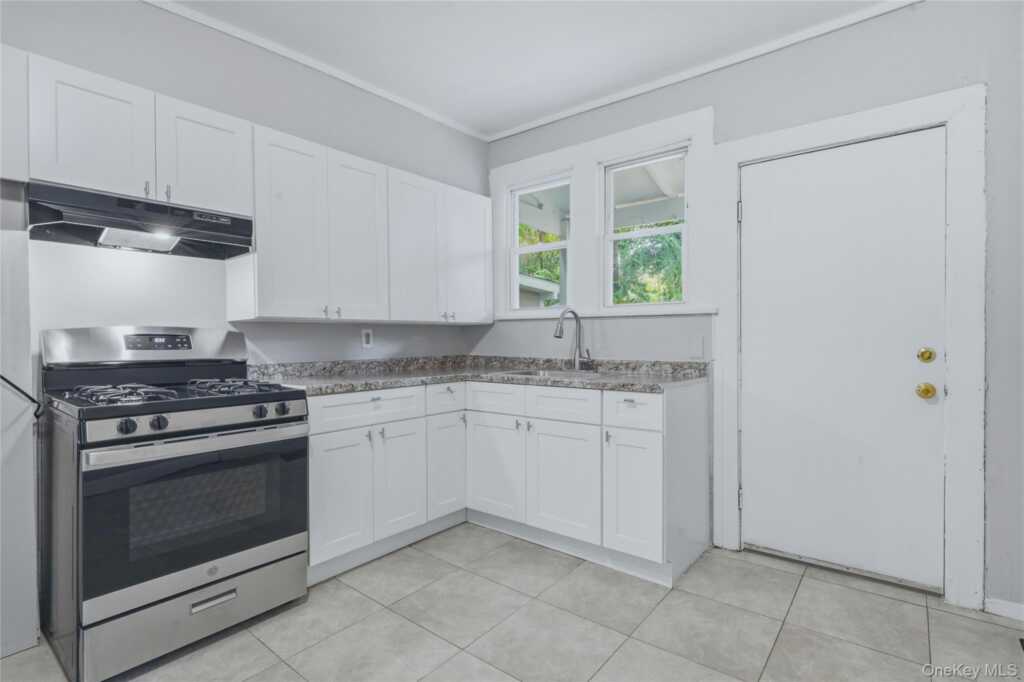 70 Van Deusen Street, Kingston, NY 12401 - Photo 10 of 20