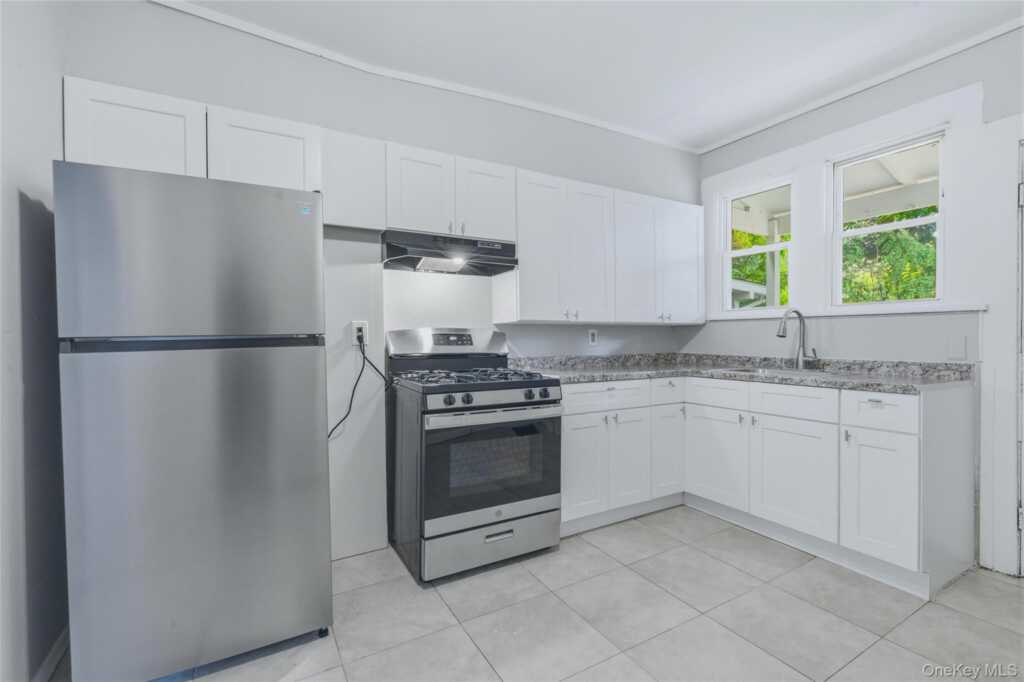 70 Van Deusen Street, Kingston, NY 12401 - Photo 9 of 20