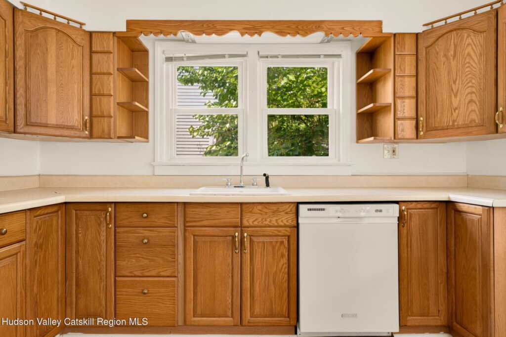 350 Wall Street, Kingston, NY 12401 - Photo 10 of 27